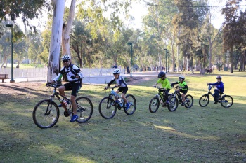 יריד החוגים של מועדון אופניים בגני יהושע - אתר לגדול